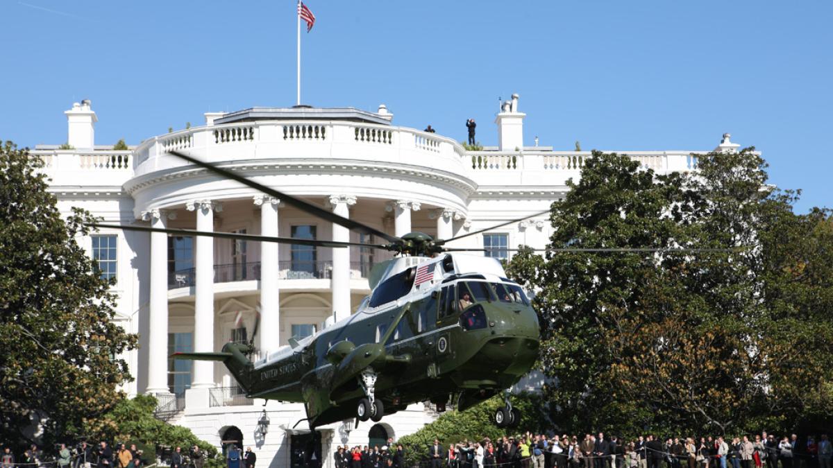 Anchetă în SUA după ce elicopterul Marine One, cu Trump la bord, s-a aflat prea aproape de un avion de linie. Casa Albă transmite că Trump nu s-a aflat niciun moment în pericol