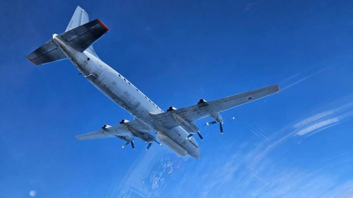 interceptare-avion-rusesc-Il-20