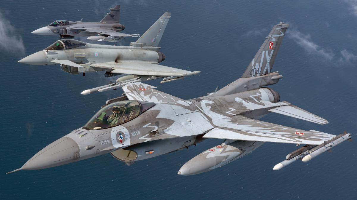 f-16-eurofighter-gripen-f-16-gripen_46355800