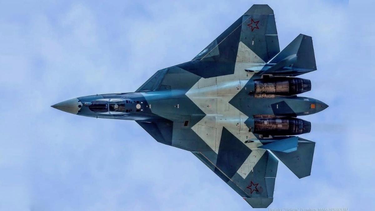 Rușii scot la înaintare avionul Su-57E pentru export: La salonul aeronautic din Egipt va fi prezentată aeronava cu toate armele din dotare, inclusiv cu anumite categorii de drone