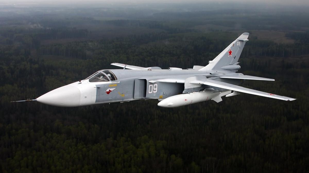 Sukhoi_Su-24_inflight_Mishin-3