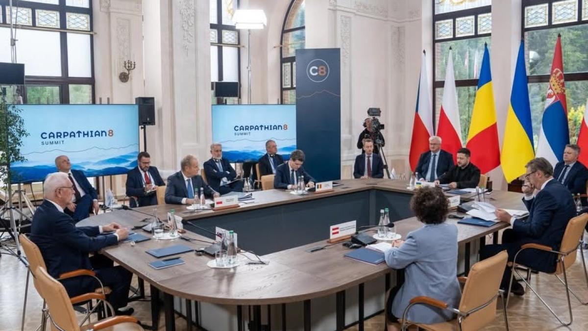 România a participat în Ucraina la Summitul Inițiativei de Integrare Carpatică (C8), acolo unde Polonia a anunțat că se alătură ”Coalițiiei antibalistice”