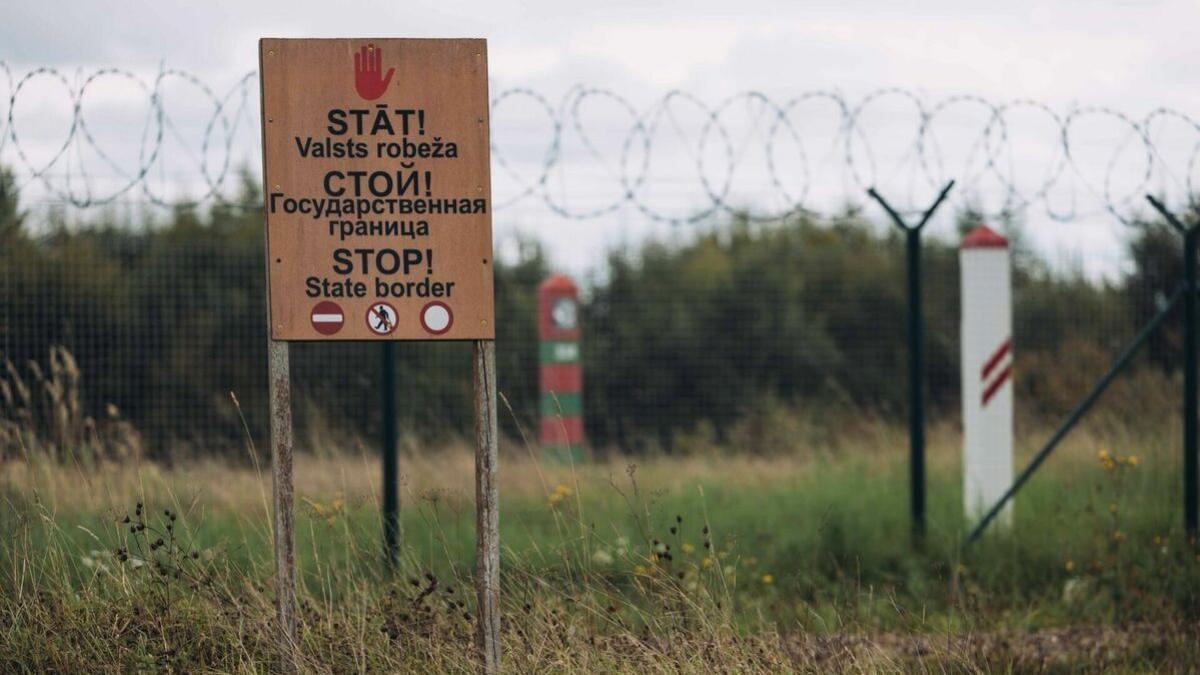 Provocările continuă la frontiera NATO: Bărbați mascați și înarmați, aflați de partea belarusă a frontierei, au amenințat militarii letoni 