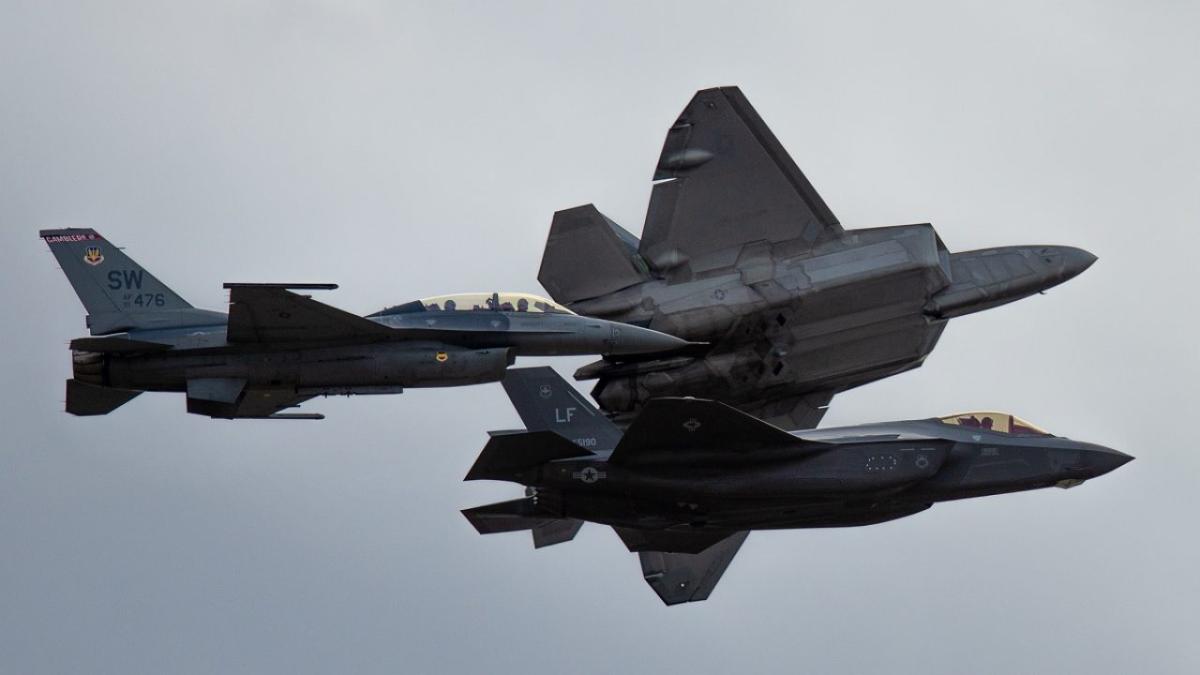 avioane_F-16_F-22_F-35_ale_us_air_force-1280x720