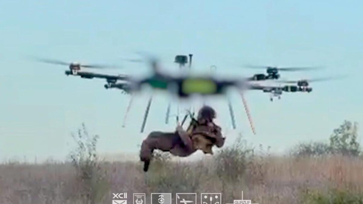 evacuarea_uni_militar_ucrainean_cu_ajutorul_unei_drone