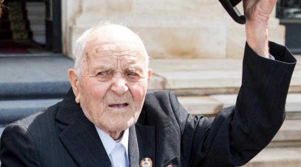 Lecţie dată de un veteran în vârstă de 100 de ani