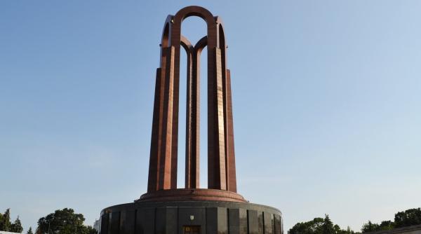 Memorialul Eroilor Neamului, Muzeul Aviației și Muzeul Marinei Române, deschise publicului în "Noaptea muzeelor"