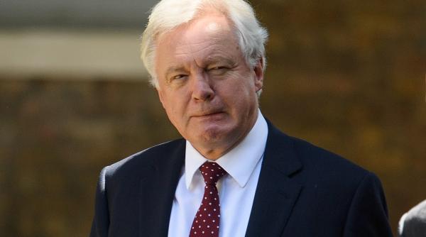 Ministrul pentru Brexit, David Davis, a demisionat
