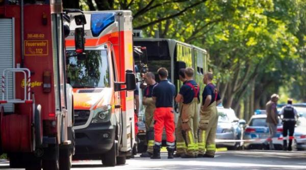 Atac cu cuțitul în Germania: Un individ a înjunghiat la întâmplare oamenii aflaţi într-un autobuz