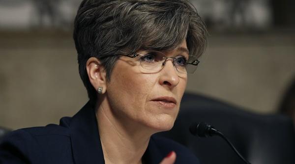 Senator american: Agențiile de informații ar trebui să pună întrebări translatoarei lui Trump, nu Congres