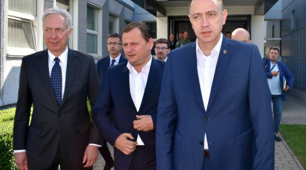 Protocol la MAPN. Fifor: L-am denunțat în secunda doi