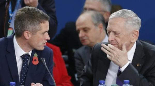Gavin Williamson, secretarul britanic al Apărării, în România. Vizită la Kogălniceanu