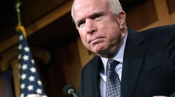 Republicanul John McCain și democratul Christopher Murphy, scrisoare către România