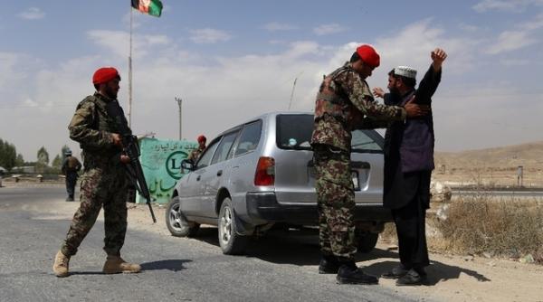 Afganistan: Oraşul Ghazni, izolat de restul lumii după confruntările cu talibanii