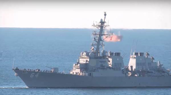 Distrugătorul USS Carney, în Marea Neagră
