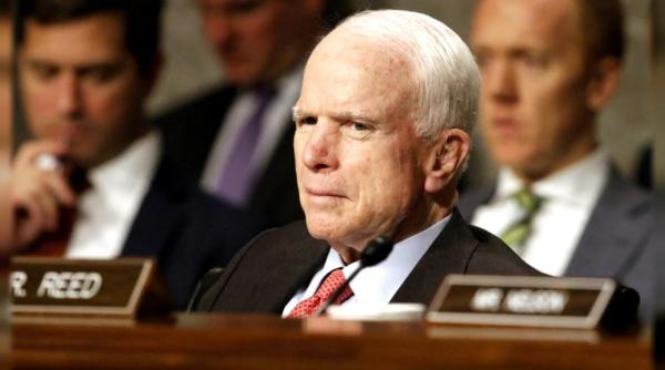 Senatorul John McCain a MURIT 
