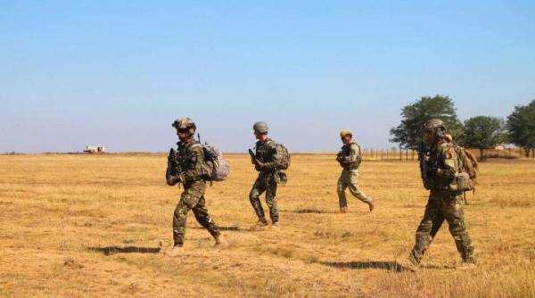 Militarii din Forţele Speciale ale Armatei Republicii Moldova se instruiesc în România