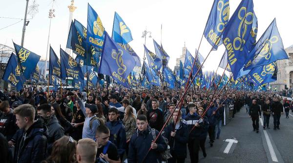 Zeci de mii de naţionalişti ucraineni au manifestat la Kiev de Ziua Apărătorului Ucrainei