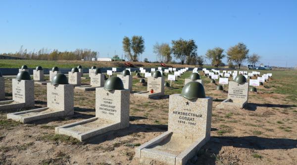 Cimitirul de Onoare Românesc, Rossoşka. Ceremonie de reînhumare a unor militari români căzuţi la Stalingrad