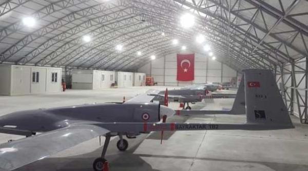 Ucraina achiziționează drone de luptă din Turcia (Video)