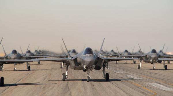SUA a efectuat cel mai mare exerciţiu militar cu avione de vânătoare F-35A (Video)