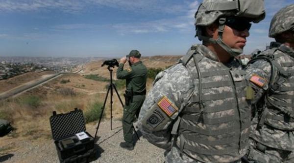 Militarii americani, solicitaţi să rămână la granița cu Mexicul