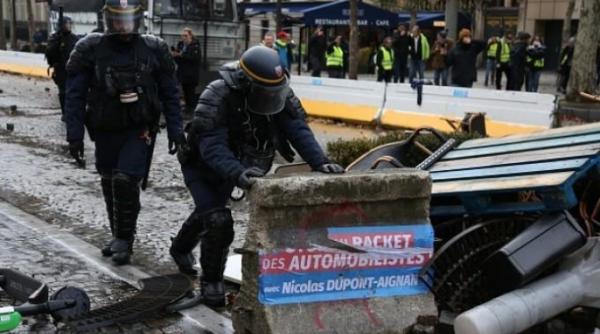 Violențe Paris. Republica lui de Gaulle, sub presiune