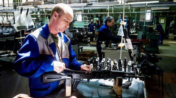 Rusia a urcat în 2017 pe poziţia a doua în clasamentul ţărilor producătoare de arme