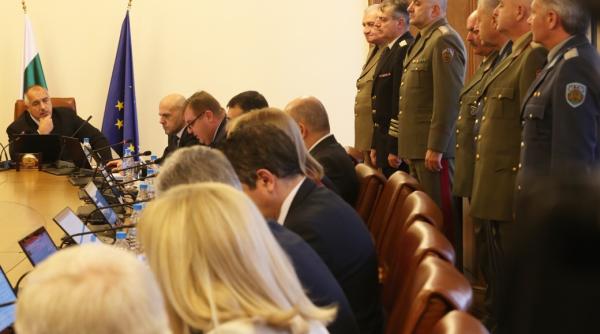 Bulgaria creşte bugetul de apărare şi securitate pentru armată