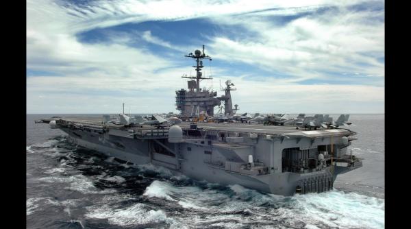Portavionul USS John C. Stennis, în Golful Persic. Iranul e pregătit să răspundă oricărei acțiuni ostile ale SUA