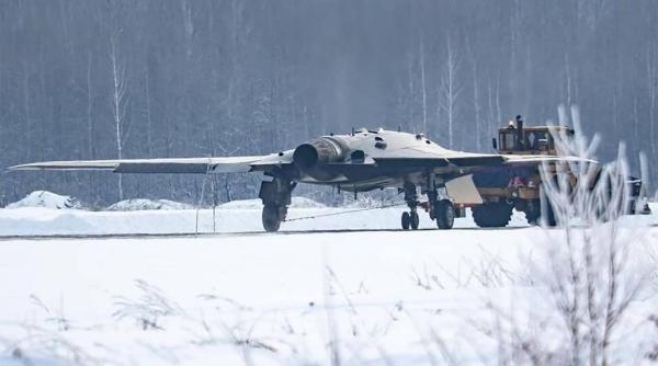 Drona rusească „Vânătorul“, o copie a dronei stealth americane RQ-170 ”Sentinel” (Foto/Video)