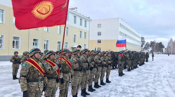 Rusia, invitată să deschidă o nouă bază militară în Kârgâzstan