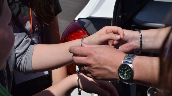 Dezertoare și fostă agentă a informaţiilor militare, inculpată