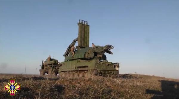 Armata ucraineană a testat sistemele modernizate de apărare antiaeriană Tor şi Kub (Video)