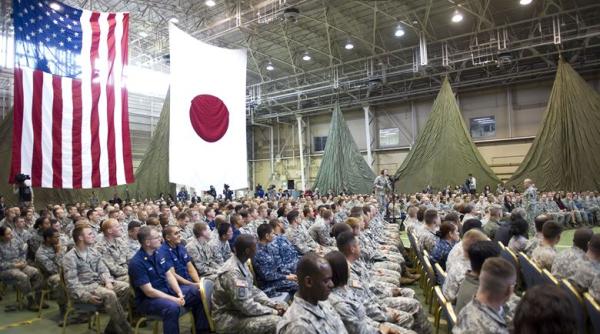 SUA, bază militară în Japonia: Premierul Abe insistă în ciuda unui ”Nu” covârșitor la referendum