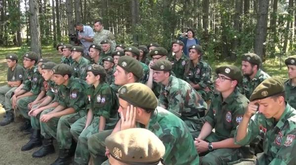 Serbia reintroduce în programa de liceu cursuri despre apărare şi securitate