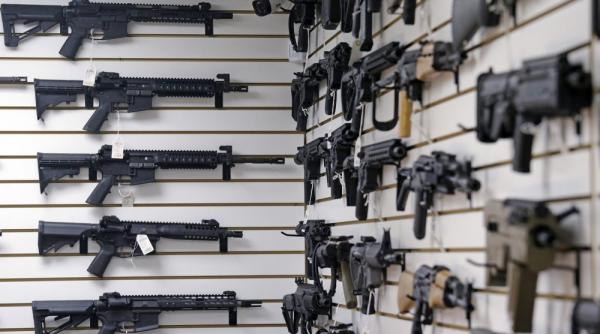 SUA: Camera Reprezentanţilor a aprobat cea mai importantă măsură de control al armelor de foc 