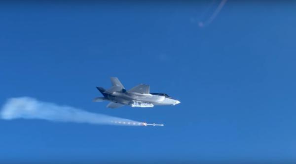 Un F-35 al RNAF a efectuat primele lansări ale unei rachete AIM-120 - VIDEO