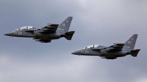 Rusia va livra aproximativ o sută de avioane YAK-130 către țări din Asia de Sud-Est