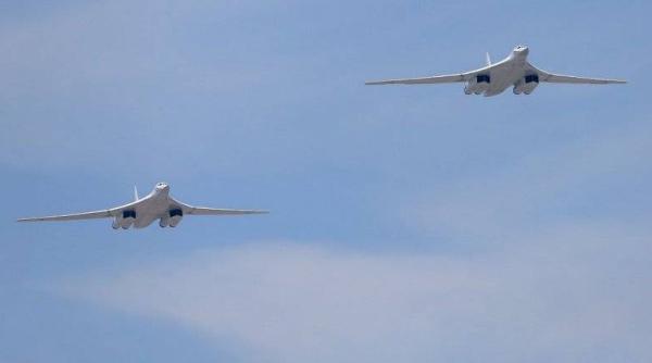 Două bombardiere strategice ruseşti Tupolev Tu-160, interceptate în apropiere de Marea Britanie