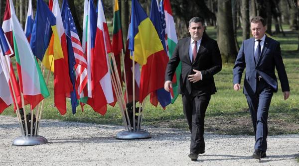 Reuniunea B9 de la Varşovia. Gabriel Leş a propus intensificarea cooperării în domeniul mobilităţii militare