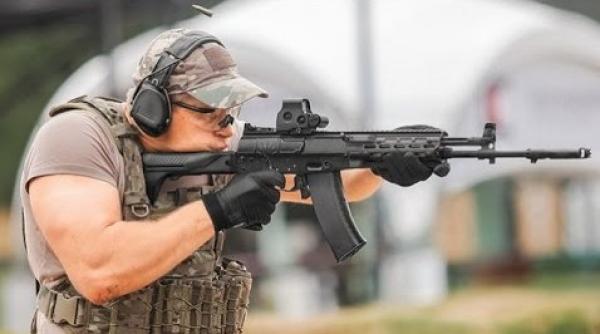 Rusia înlocuiește armele de asalt. Kalașnikov AK-12 și AK-15, modelele alese pentru Armată