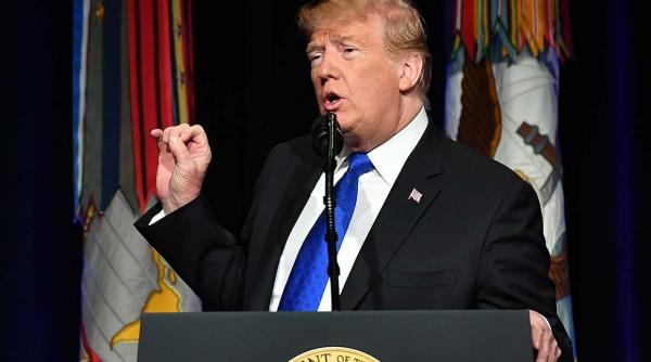 Donald Trump trimite ''soldaţi înarmaţi'' la frontiera cu Mexicul