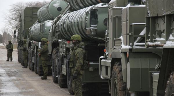 Criză S-400. Militarii turci se vor deplasa în Rusia pentru a începe pregătirea