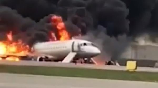 Incendiu la un Suhoi Superjet 100. Au căzut primele capete în Rusia după tragedia aviatică