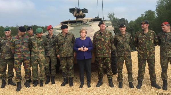 Angela Merkel a făcut o vizită la o brigadă de tancuri în nordul Germaniei