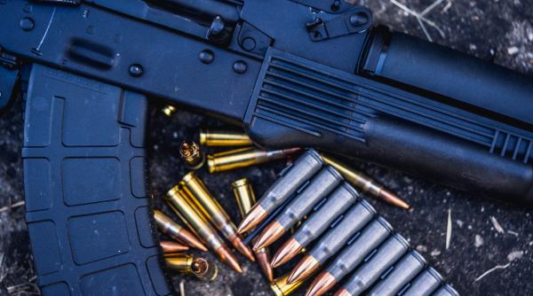Armata americană vrea să achiziționeze muniție pentru puști AK-47 și mitraliere DshKM