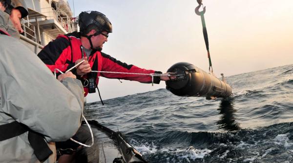 Forțele navale din SUA și Marea Britanie, au efectuat în comun antrenamente de contracarare a minelor în Golful Arabiei