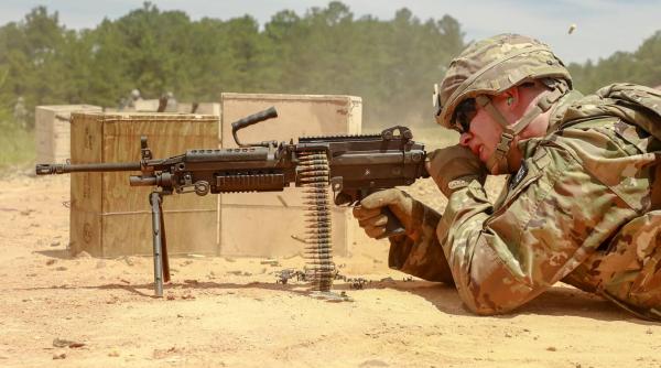 Armata SUA caută să cumpere mitraliere M249