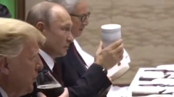 Se teme să nu fie otrăvit. Vladimir Putin și-a adus propria cană la summitul G20